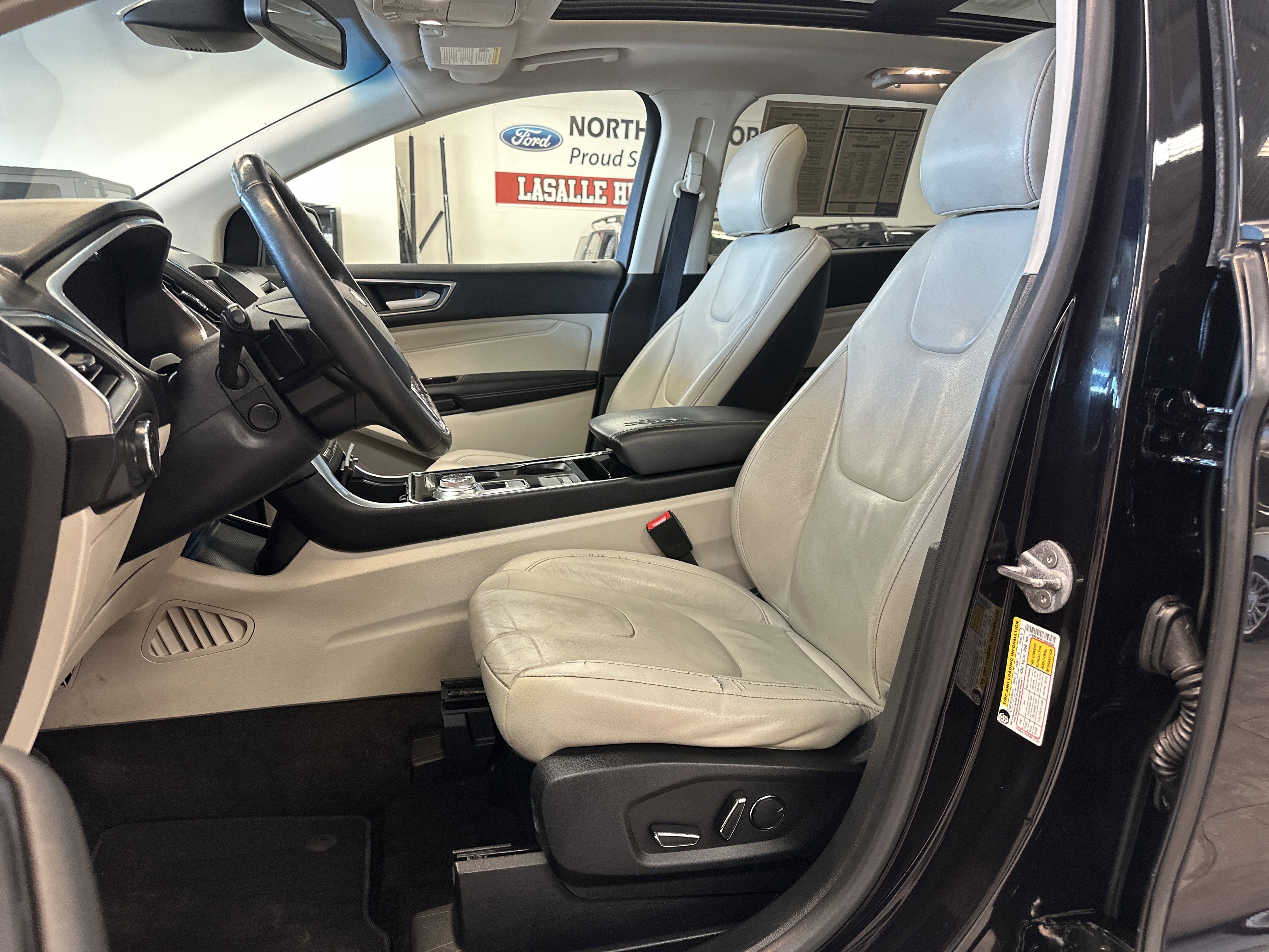 Used 2019 Ford Edge Titanium w/ Cold Weather Package image 5