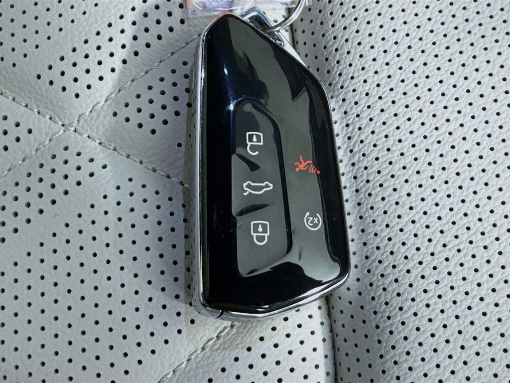 Used 2025 Volkswagen Atlas Cross Sport SEL Premium R-Line image 37