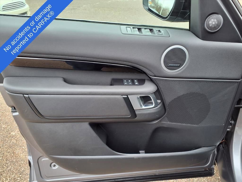 Used 2024 Land Rover Discovery S image 16