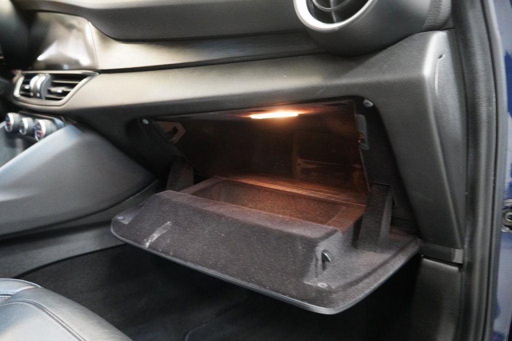 Used 2018 Alfa Romeo Giulia AWD image 28