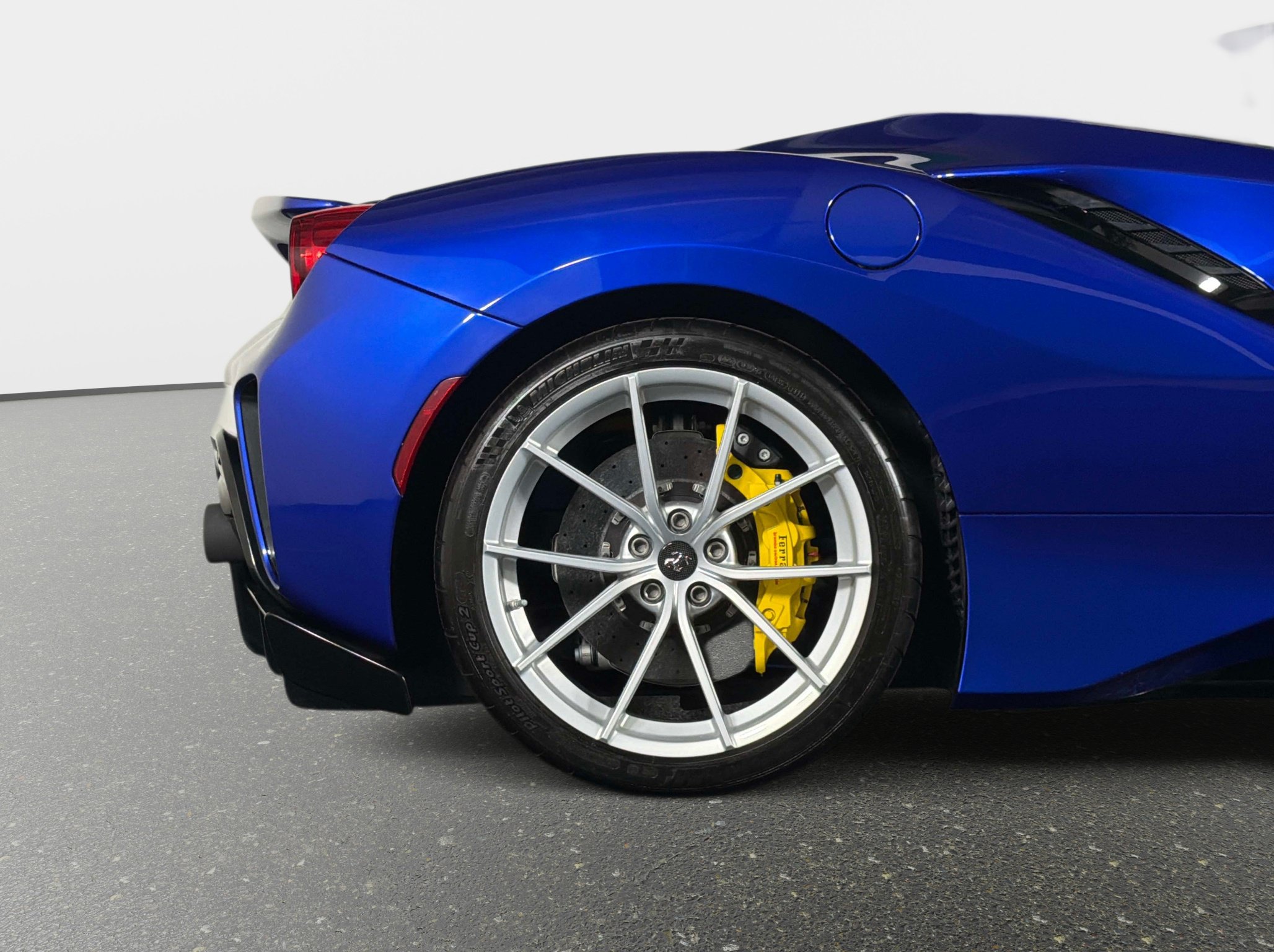 Used 2020 Ferrari 488 Pista Coupe RWD image 6