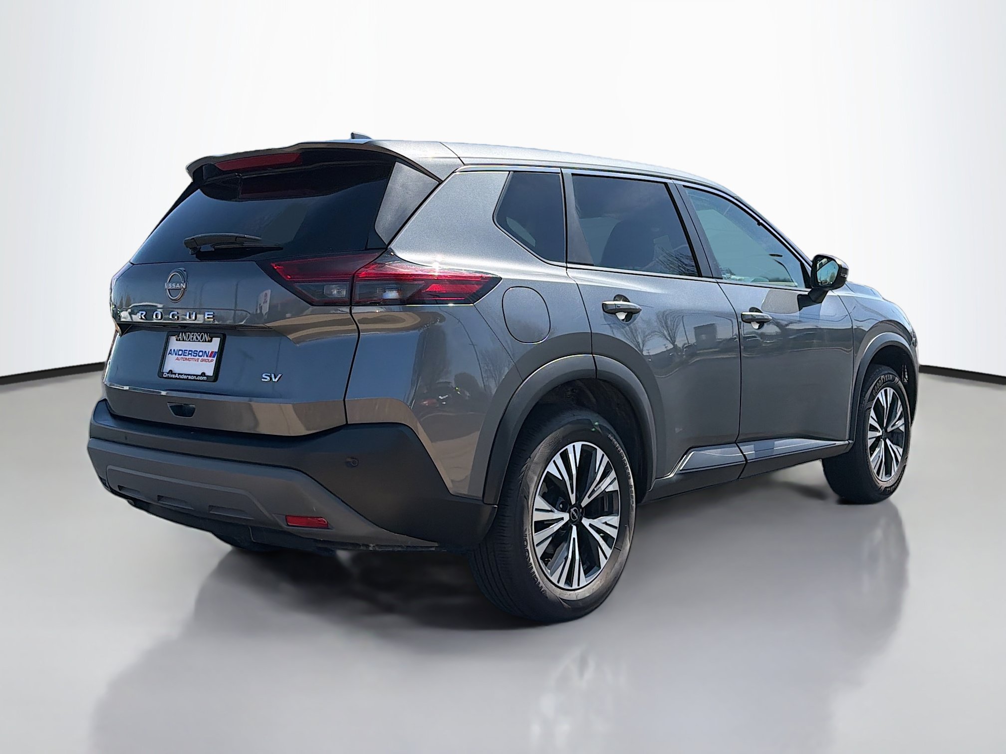Used 2022 Nissan Rogue SV FWD image 2