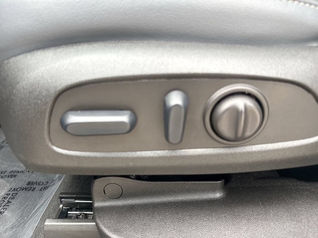 Used 2024 Buick Enclave Essence w/ Experience Buick Package FWD image 14