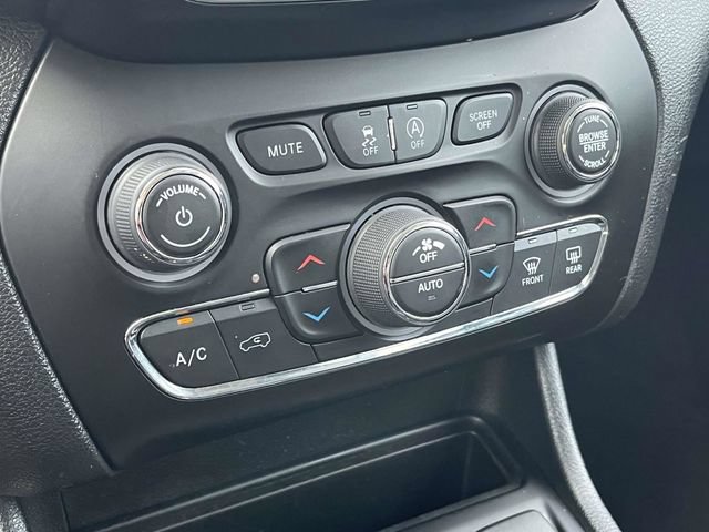 Used 2022 Jeep Cherokee Latitude Lux w/ Sun & Sound Group AWD/4WD image 32