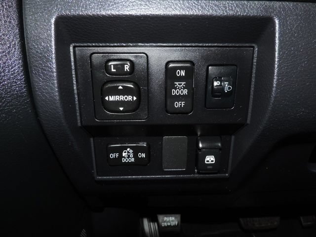 Used 2017 Toyota Tundra SR5 w/ SR5 Upgrade Package RWD image 27