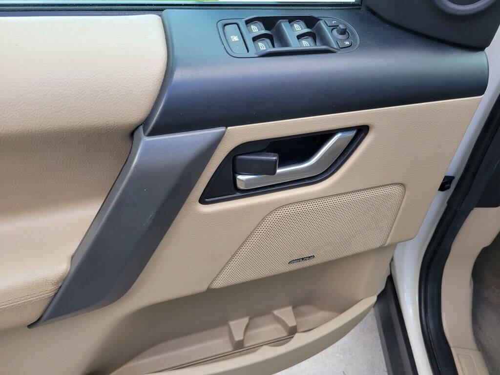 Used 2009 Land Rover LR2 HSE image 40