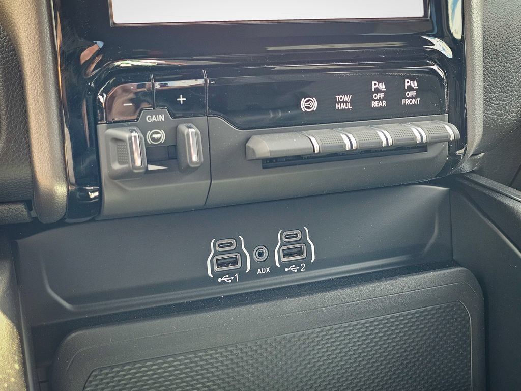 New 2026 RAM 3500 Big Horn AWD/4WD image 31