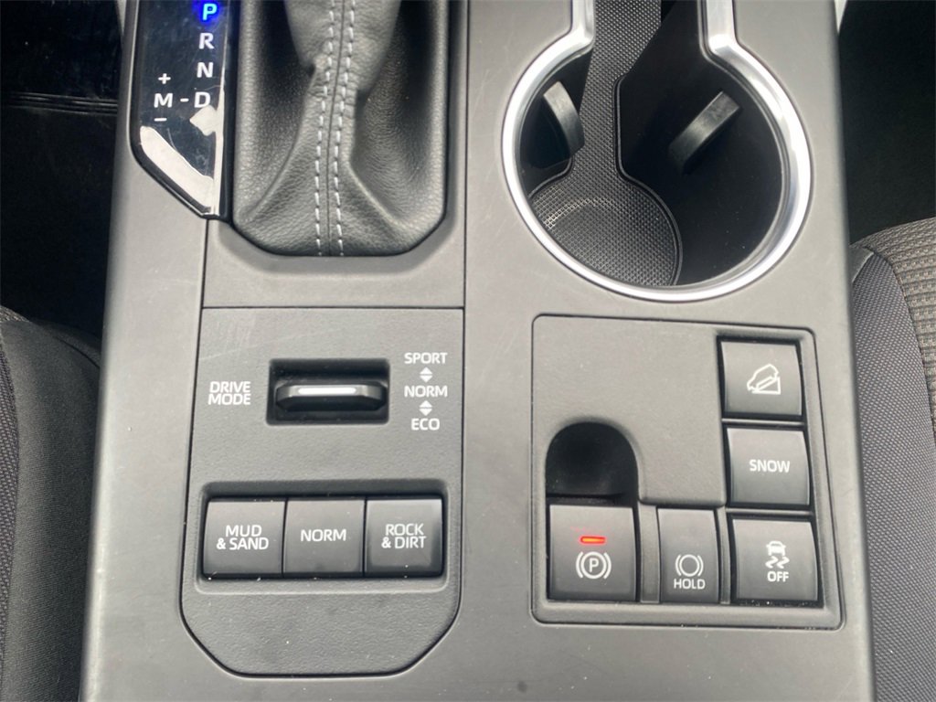 Used 2024 Toyota Highlander LE image 27
