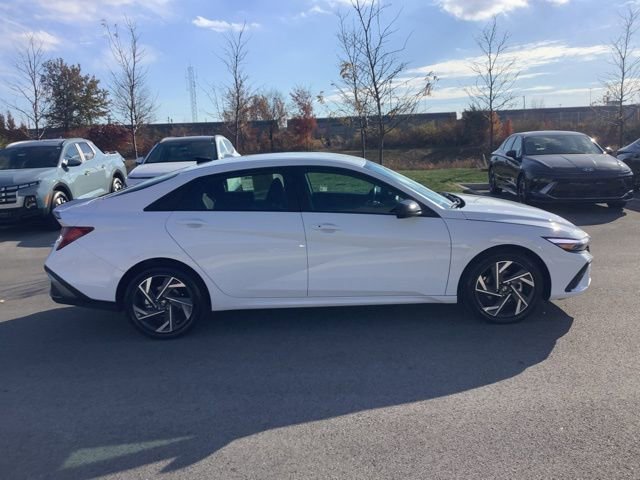 Used 2025 Hyundai Elantra SEL image 4
