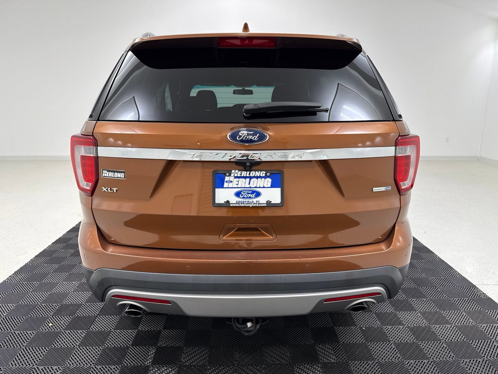 Used 2017 Ford Explorer XLT AWD/4WD image 5