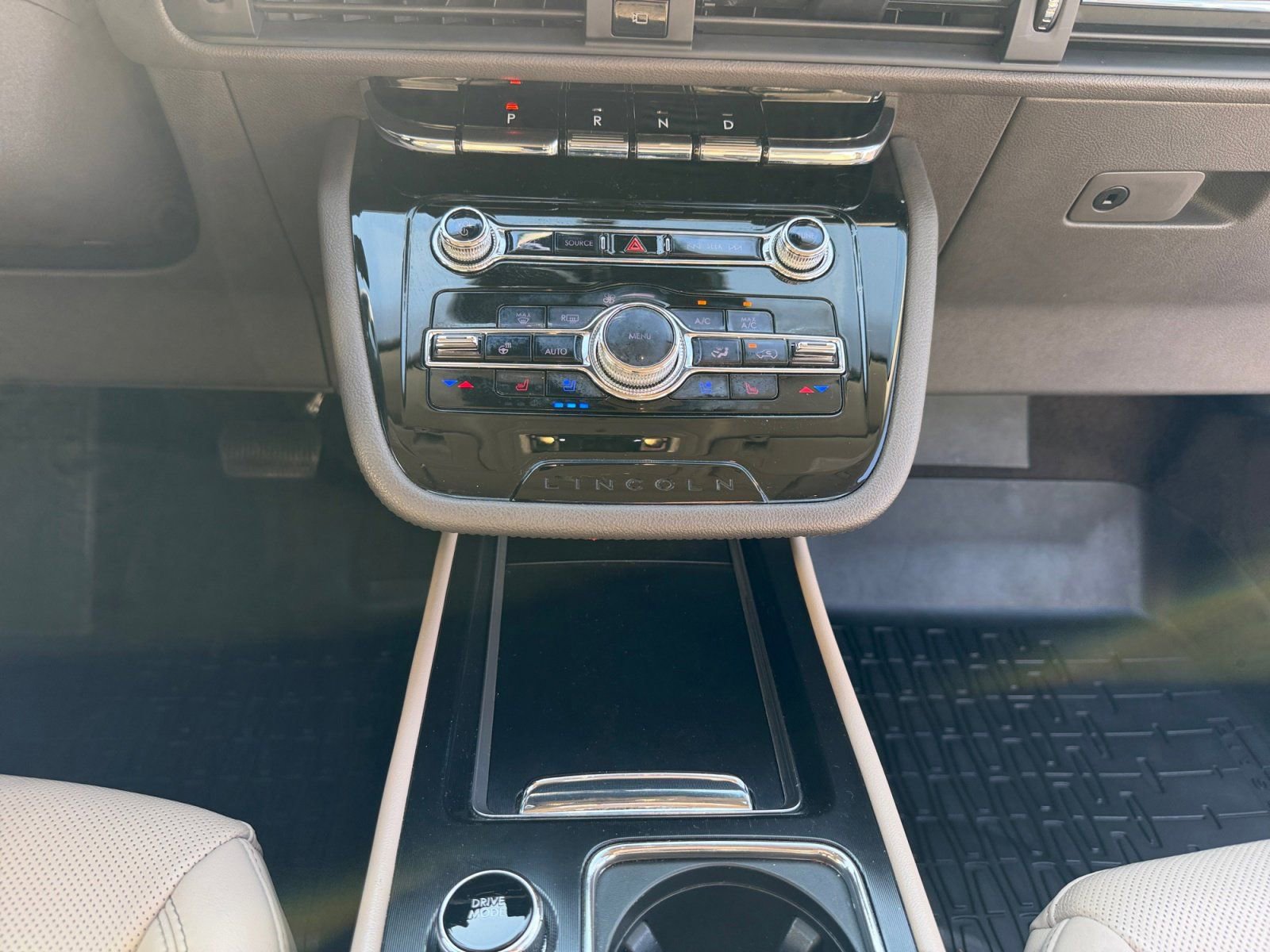 Used 2022 Lincoln Corsair AWD w/ Premium Package image 11