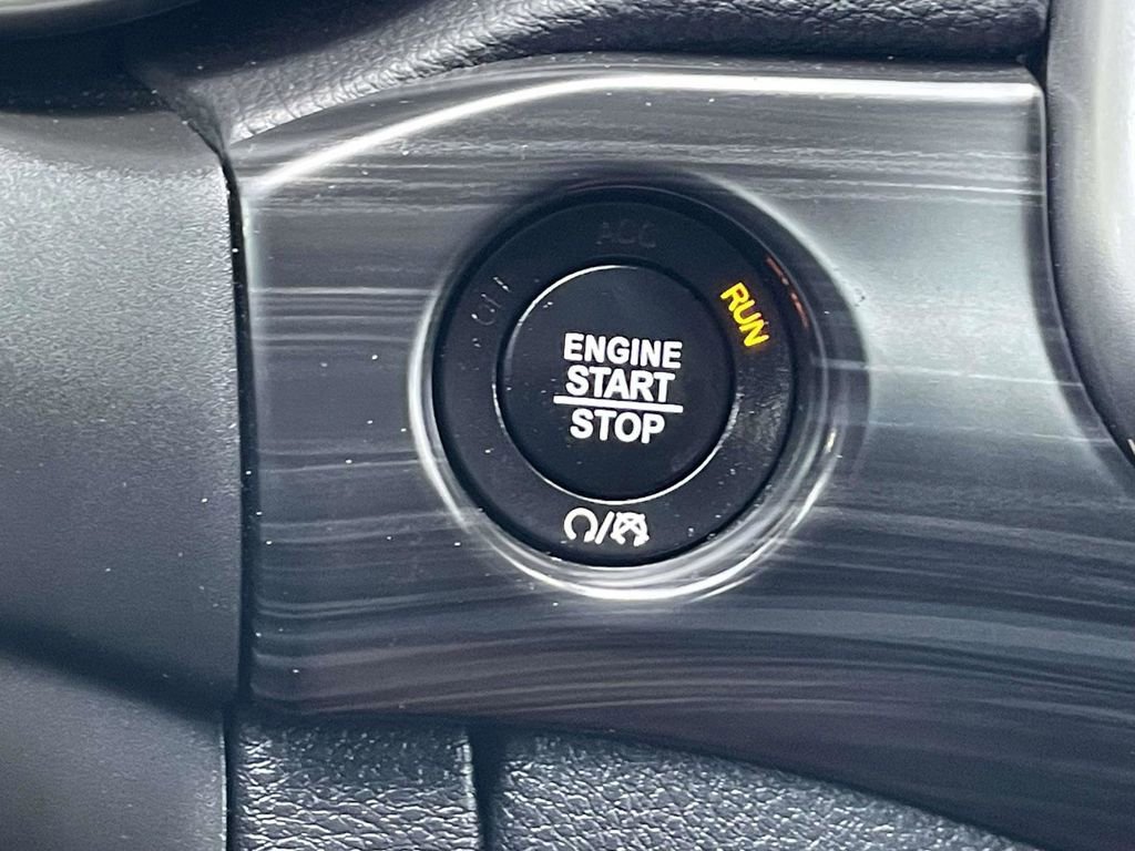 Used 2020 Jeep Grand Cherokee Laredo AWD/4WD image 33
