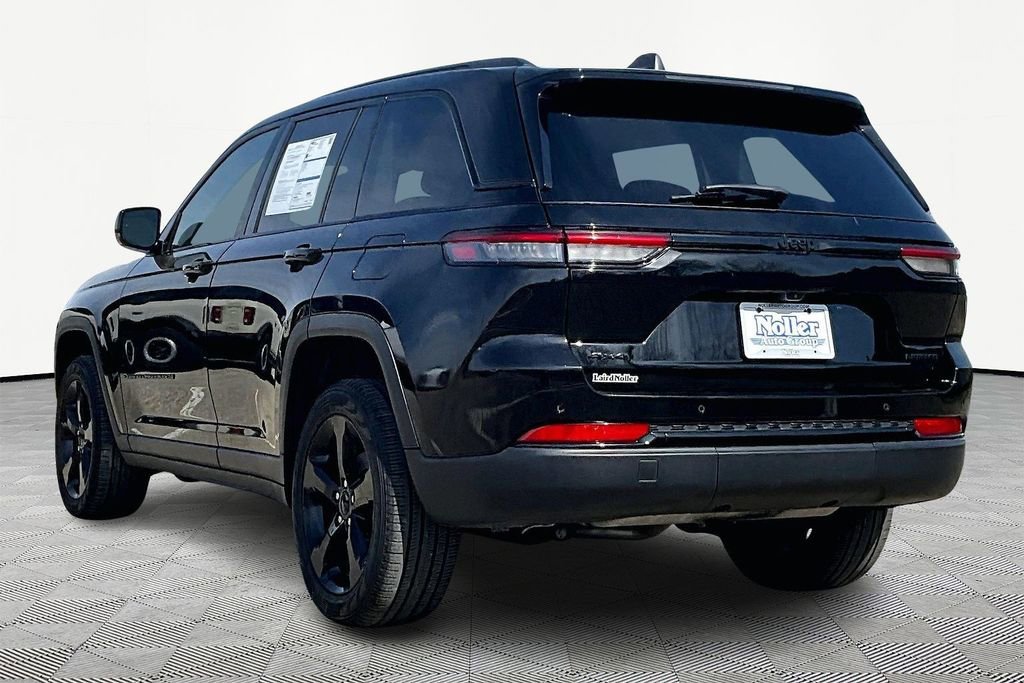 Used 2023 Jeep Grand Cherokee Limited w/ Black Appearance Package image 13
