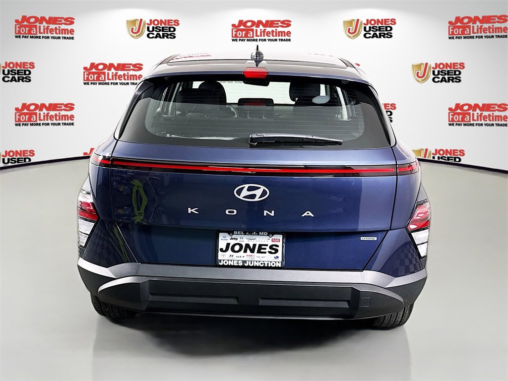 Certified 2025 Hyundai Kona SE image 16