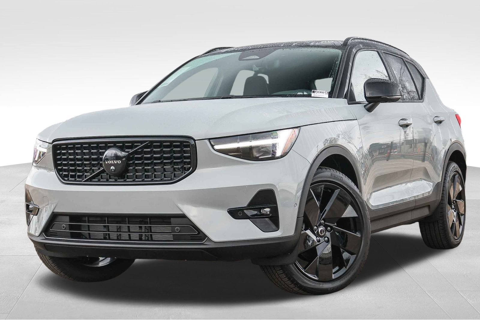 New 2026 Volvo XC40 B5 Ultra w/ Climate Package