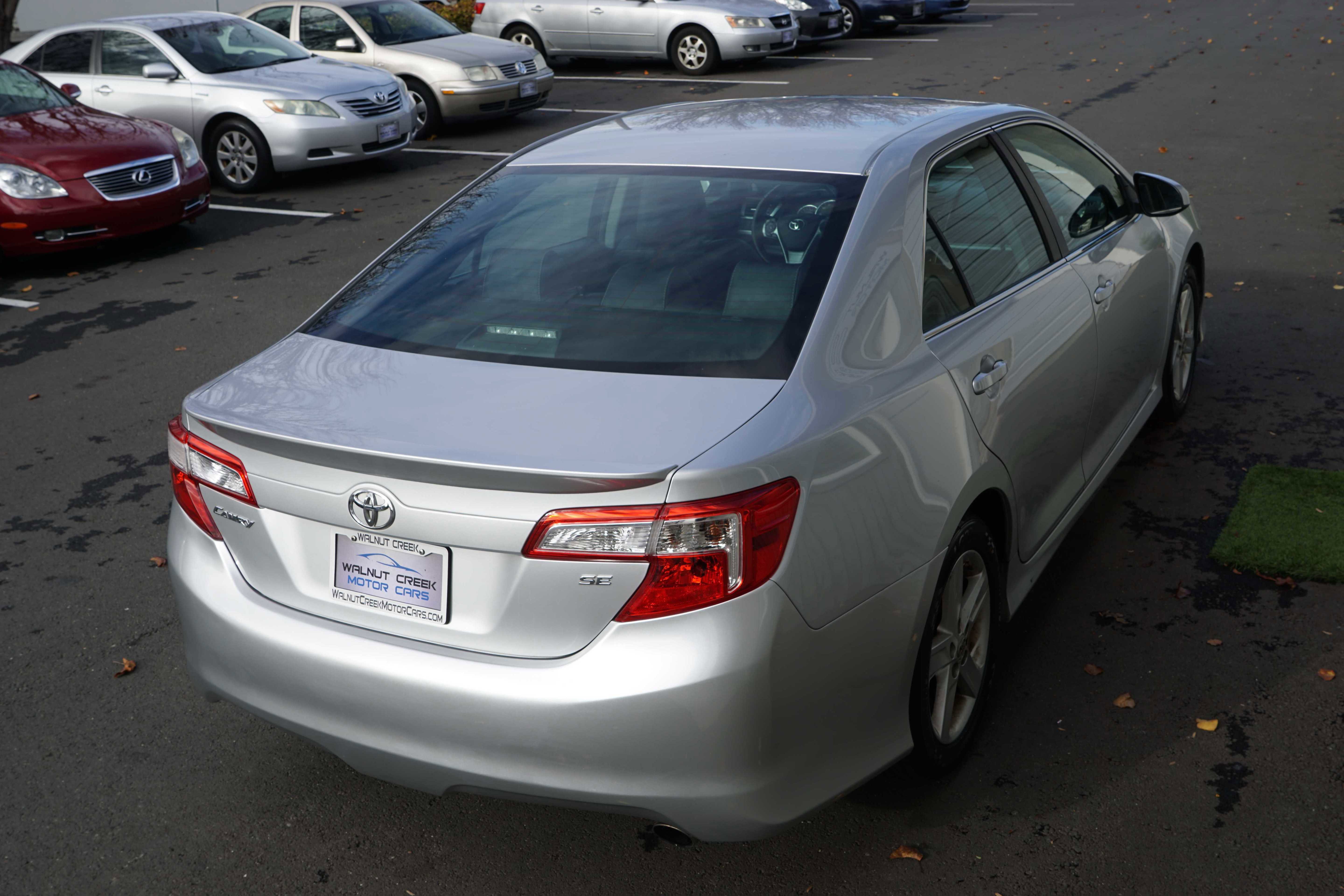 Used 2014 Toyota Camry SE image 12