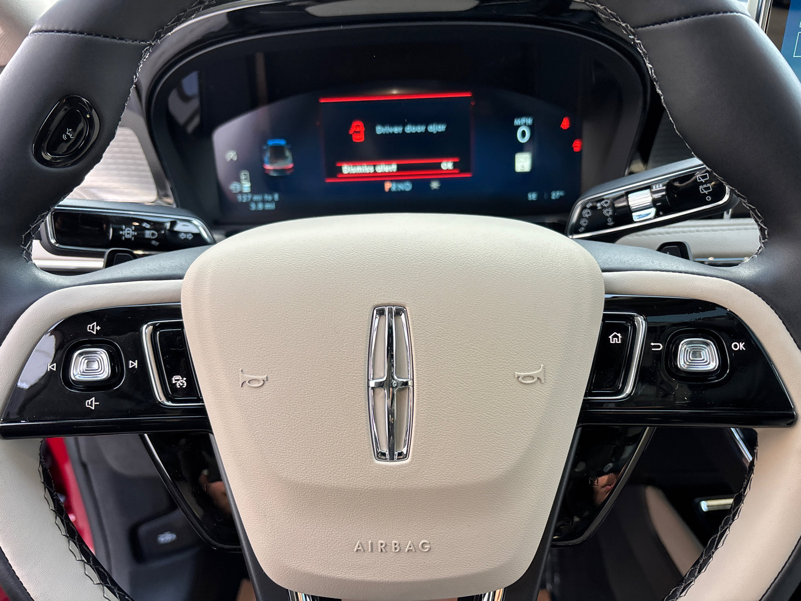 New 2026 Lincoln Corsair Premiere image 16