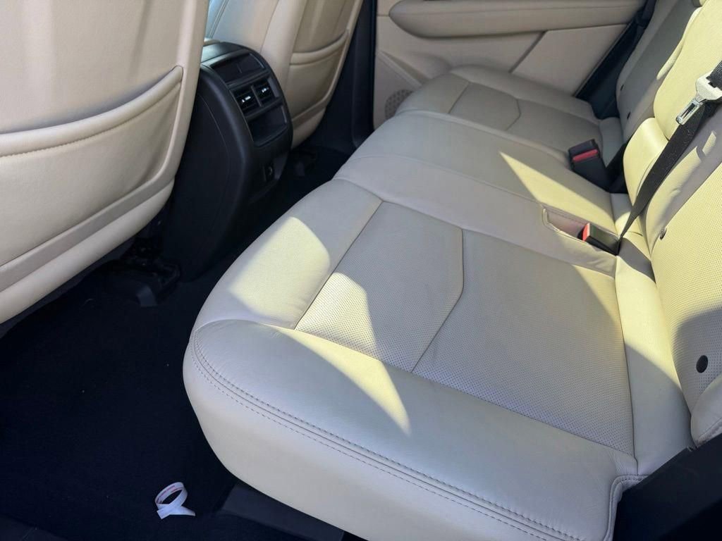 Used 2017 Cadillac XT5 Premium Luxury FWD image 10