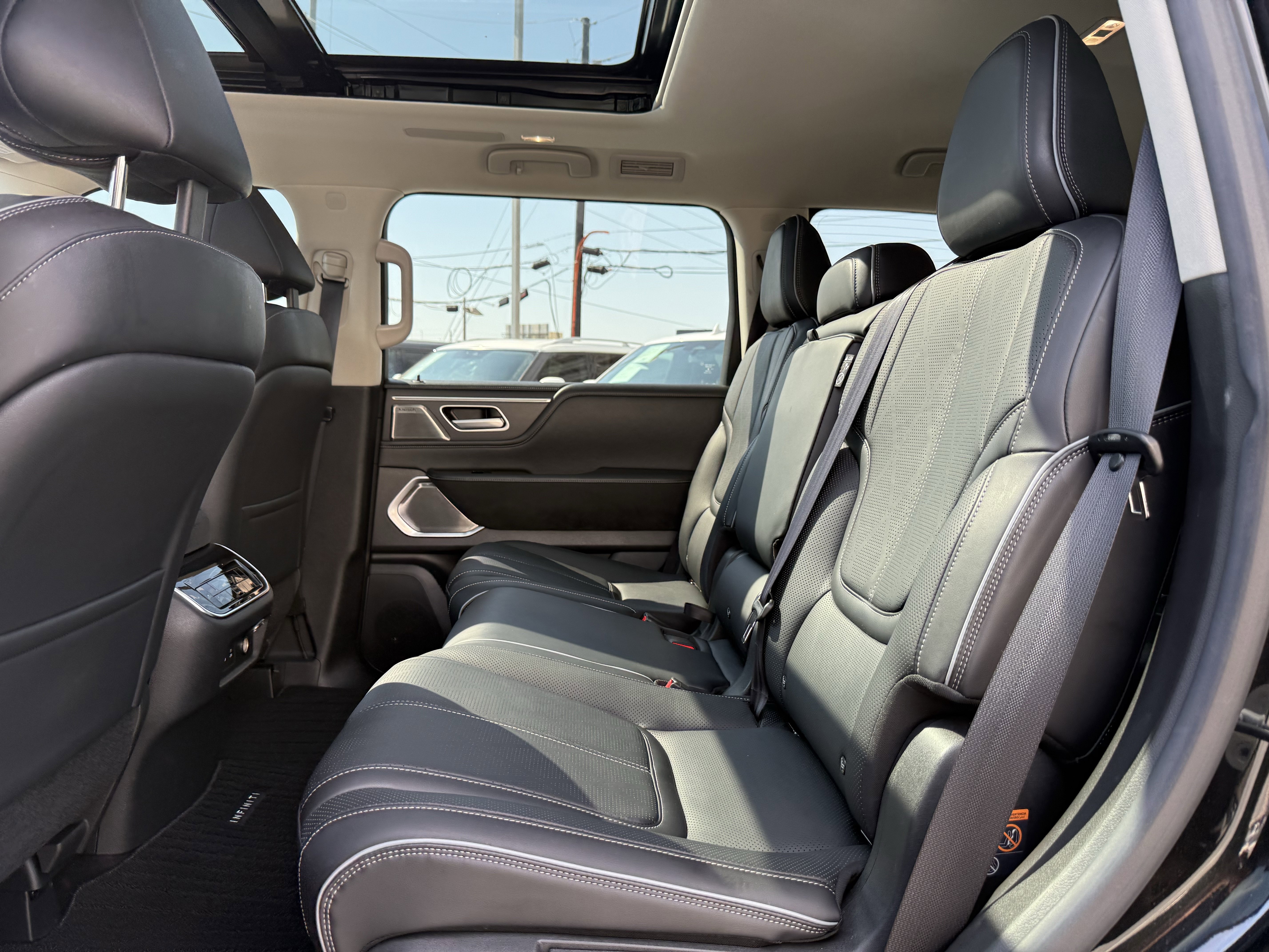 Certified 2025 INFINITI QX80 Sensory image 15