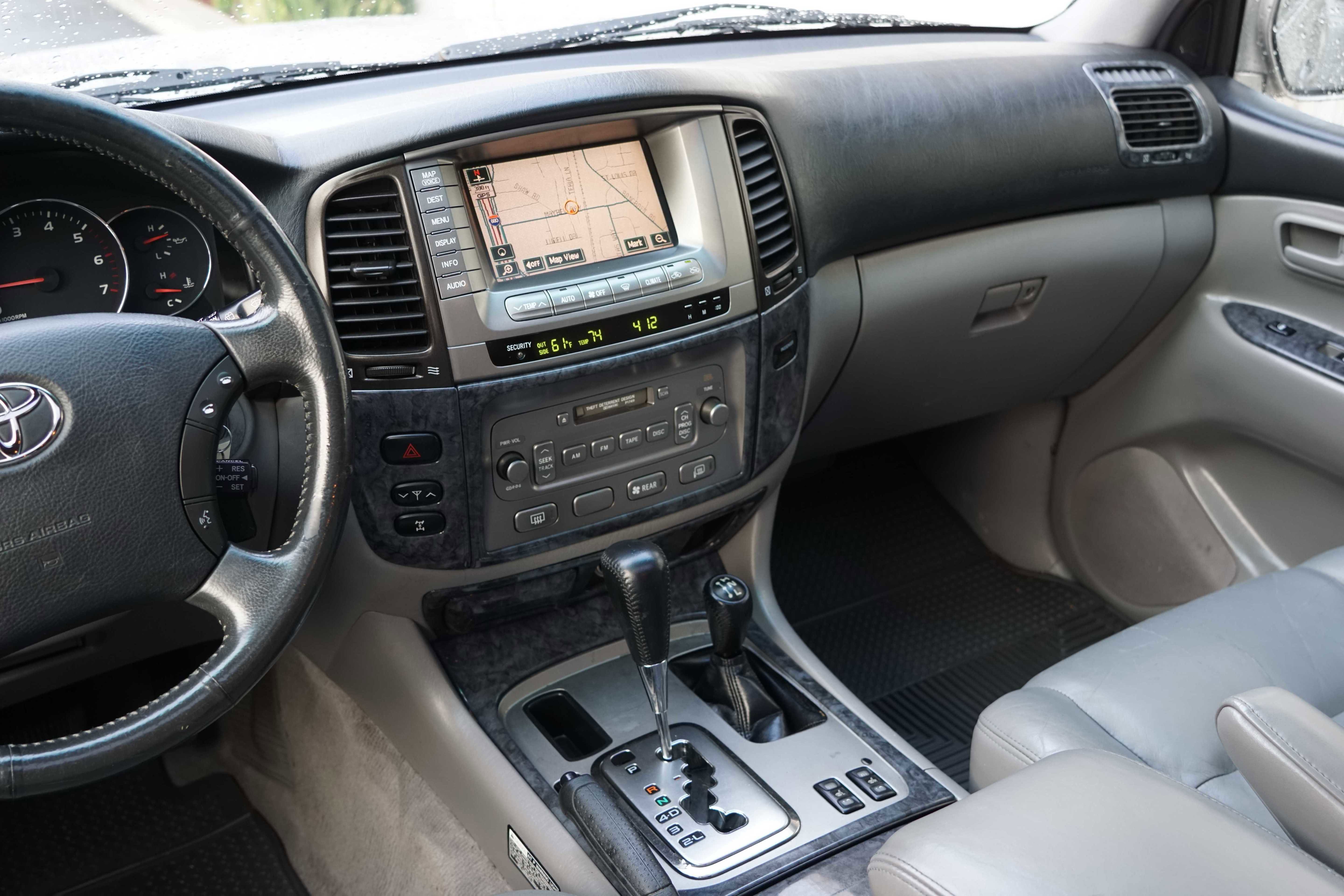 Used 2004 Toyota Land Cruiser image 41