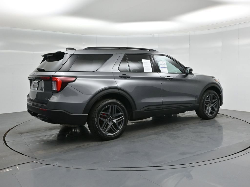 Used 2025 Ford Explorer ST-Line w/ ST-Line Street Pack image 28