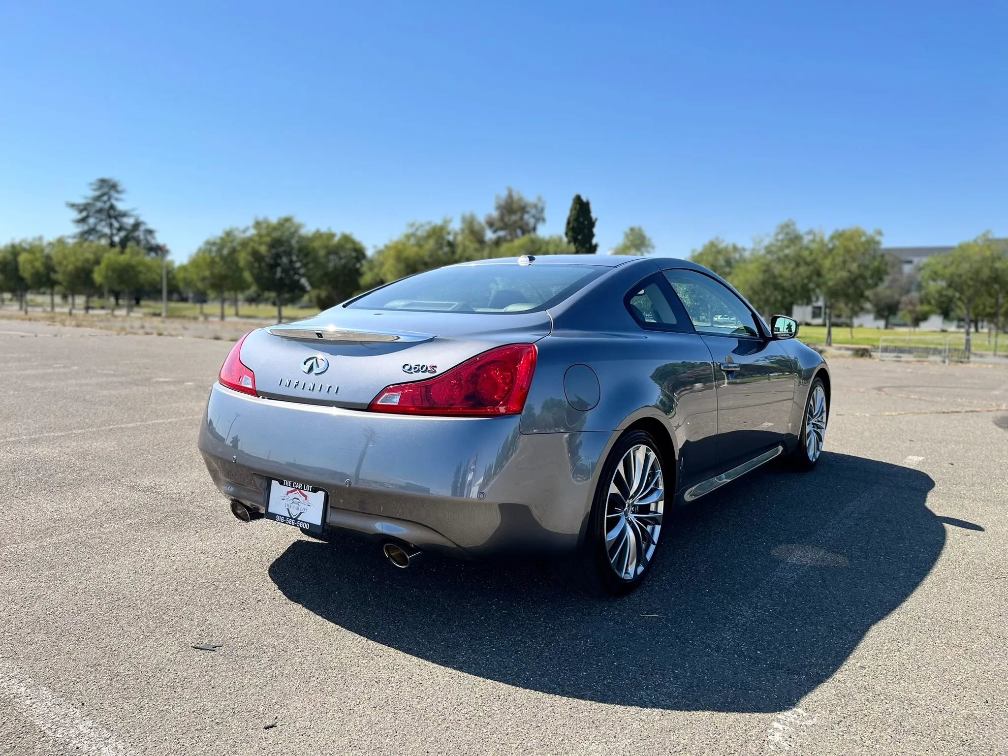 Used 2015 INFINITI Q60 Sport RWD image 4