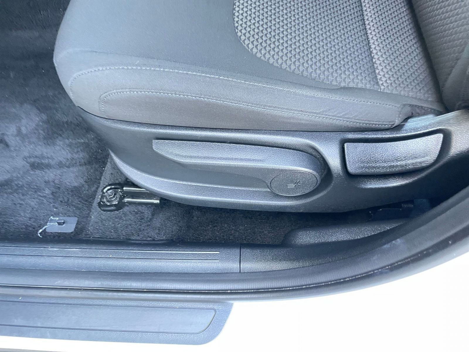 Used 2025 Kia Sportage LX image 22