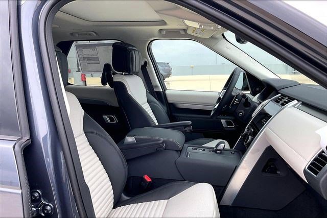 New 2026 Land Rover Discovery Limited Edition image 12