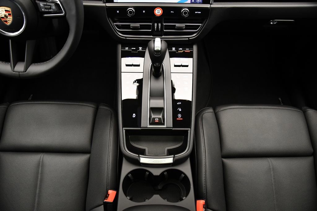 Used 2025 Porsche Macan image 28