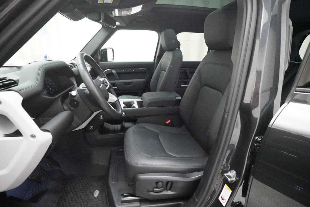 Used 2025 Land Rover Defender 110 X-Dynamic SE AWD/4WD image 7