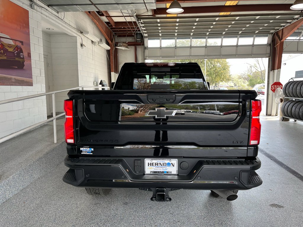 Used 2025 Chevrolet Silverado 2500 LTZ w/ LTZ Plus Package image 10