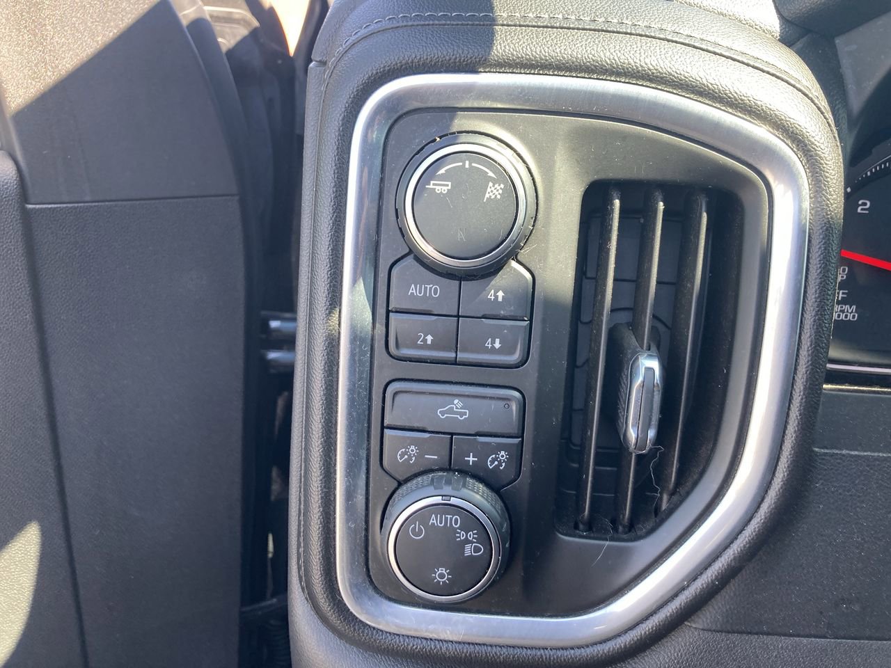 Used 2019 Chevrolet Silverado 1500 LT w/ All-Star Edition AWD/4WD image 15