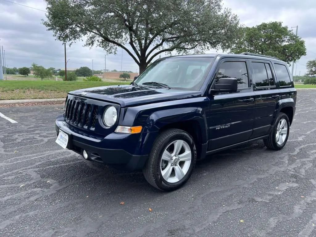Used 2017 Jeep Patriot Latitude FWD image 3