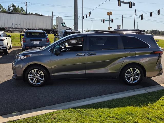 Used 2022 Toyota Sienna XSE w/ XSE Plus Package AWD/4WD image 4