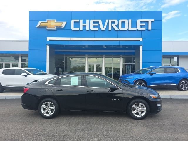 Used 2022 Chevrolet Malibu LS FWD image 2