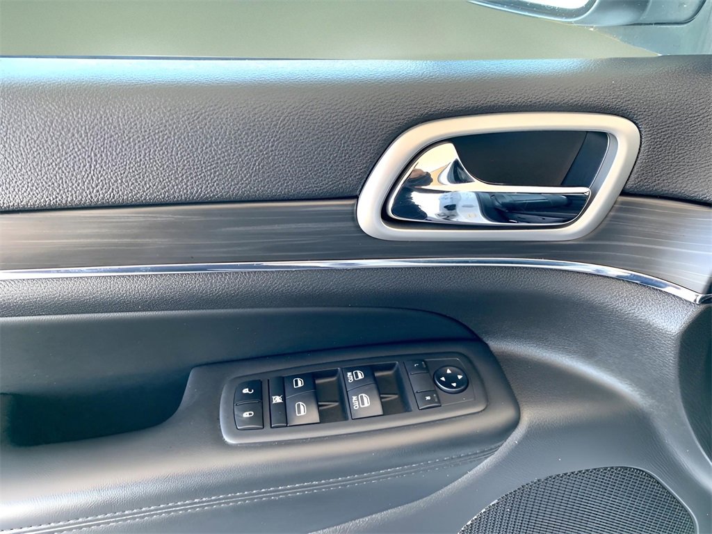 Used 2020 Jeep Grand Cherokee Limited w/ Luxury Group II image 13