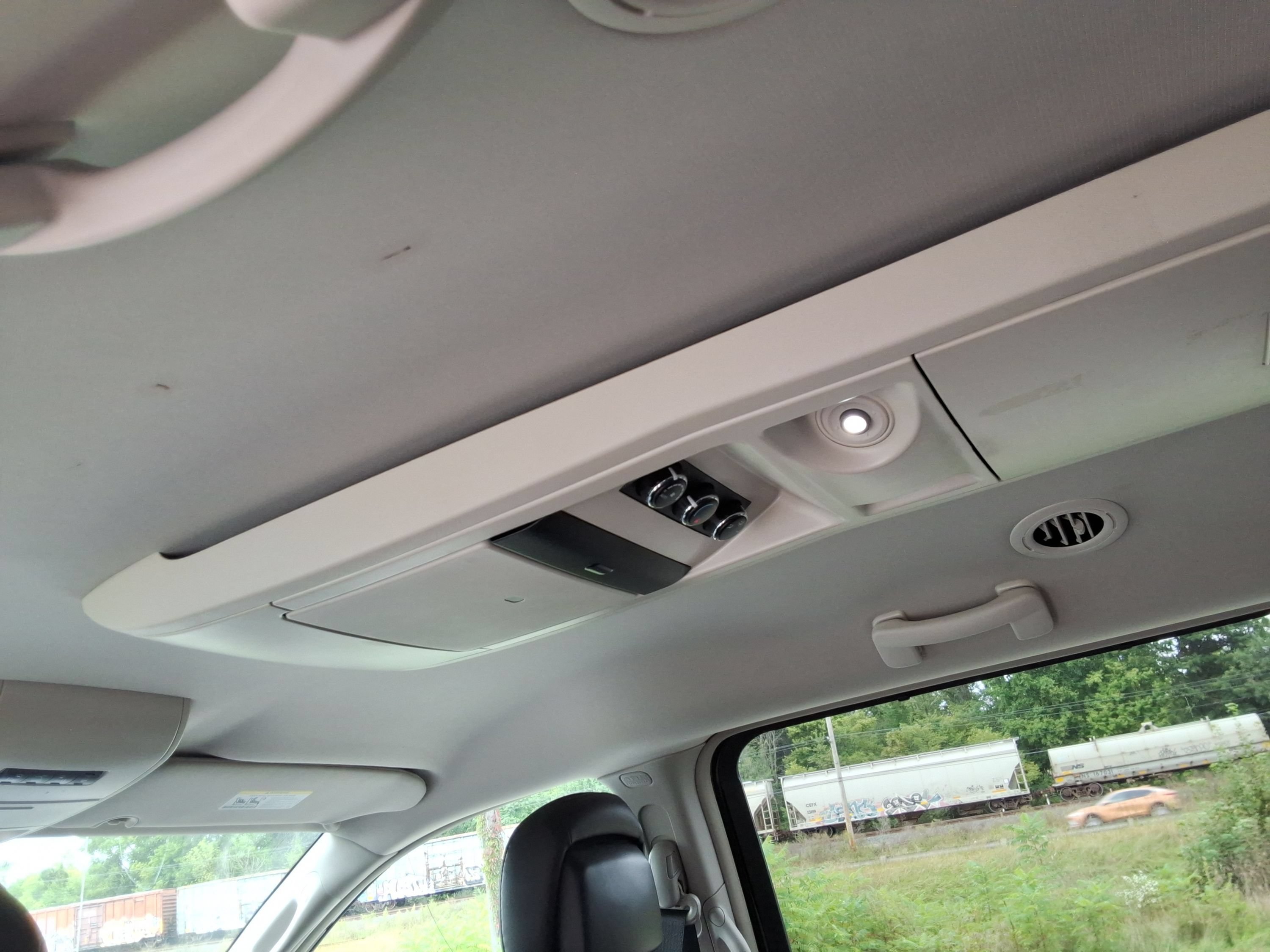 Used 2014 Chrysler Town & Country Touring-L FWD image 25