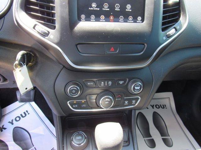 Used 2019 Jeep Cherokee Latitude w/ Popular Appearance Group AWD/4WD image 27