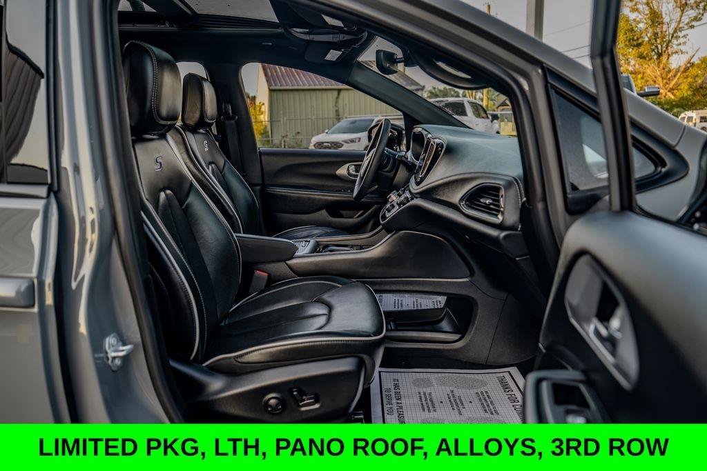 Used 2025 Chrysler Pacifica Limited FWD image 24