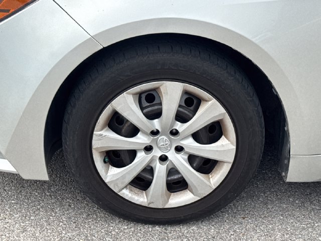 Used 2020 Toyota Corolla LE FWD image 28