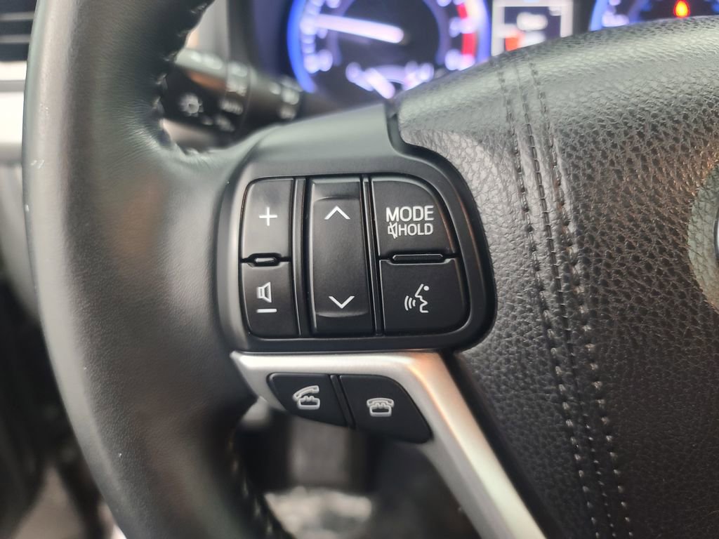 Used 2015 Toyota Highlander XLE image 28