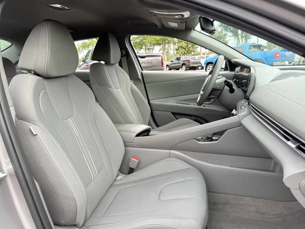 Used 2024 Hyundai Elantra Blue FWD image 30