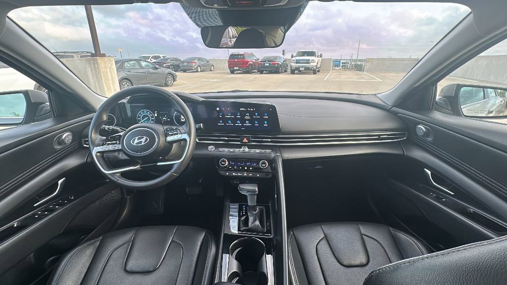 Certified 2025 Hyundai Elantra Limited image 22