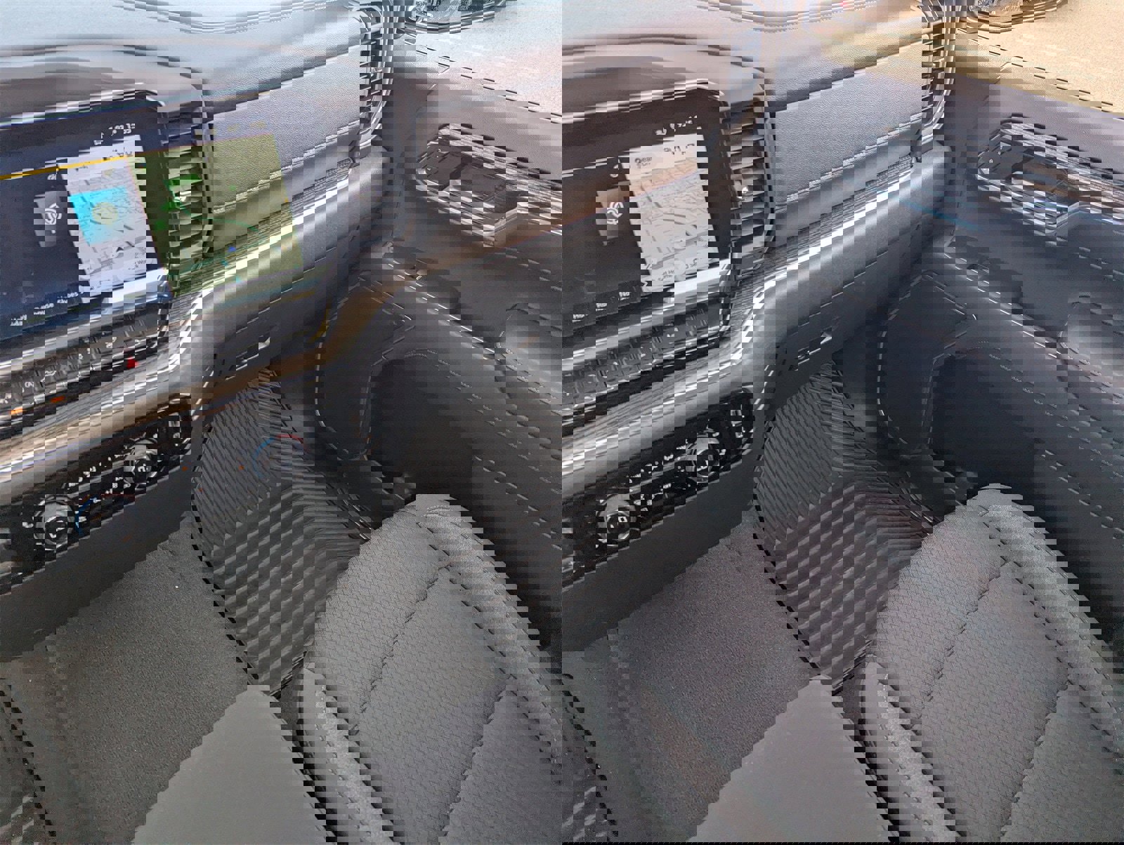 Used 2023 Chevrolet Silverado 1500 LT image 18