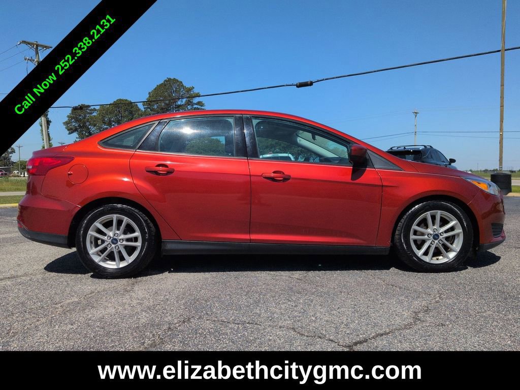 Used 2018 Ford Focus SE FWD image 2