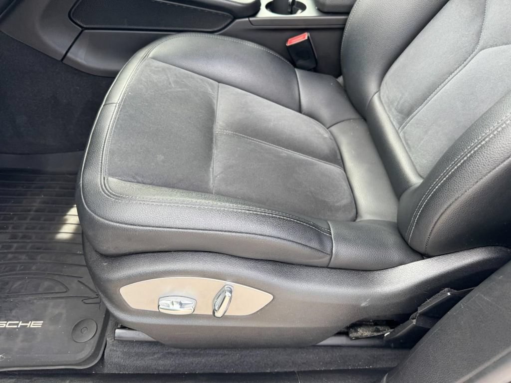 Used 2018 Porsche Macan AWD/4WD image 13