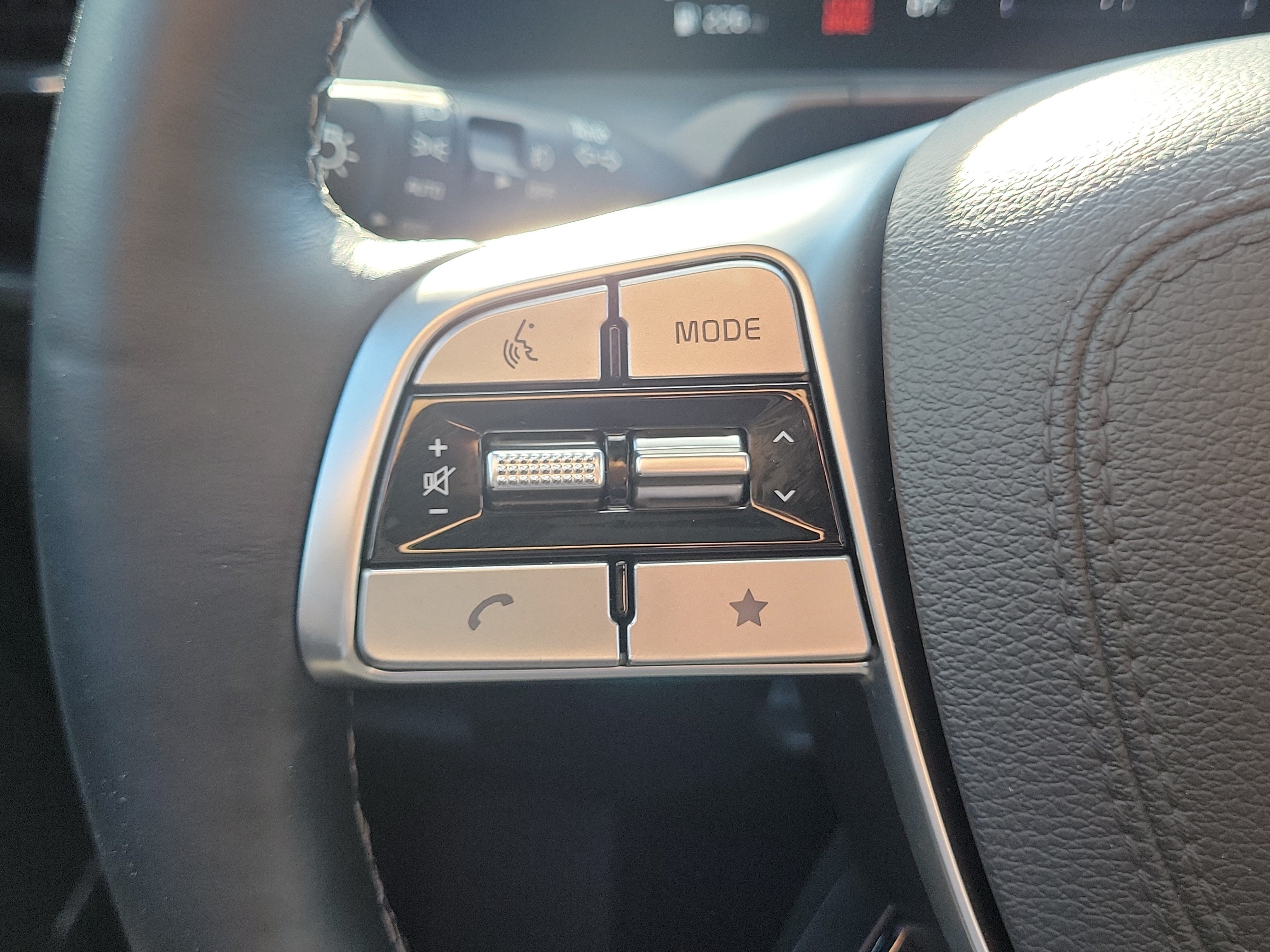 Certified 2025 Kia Telluride SX Prestige X-Line AWD/4WD image 29