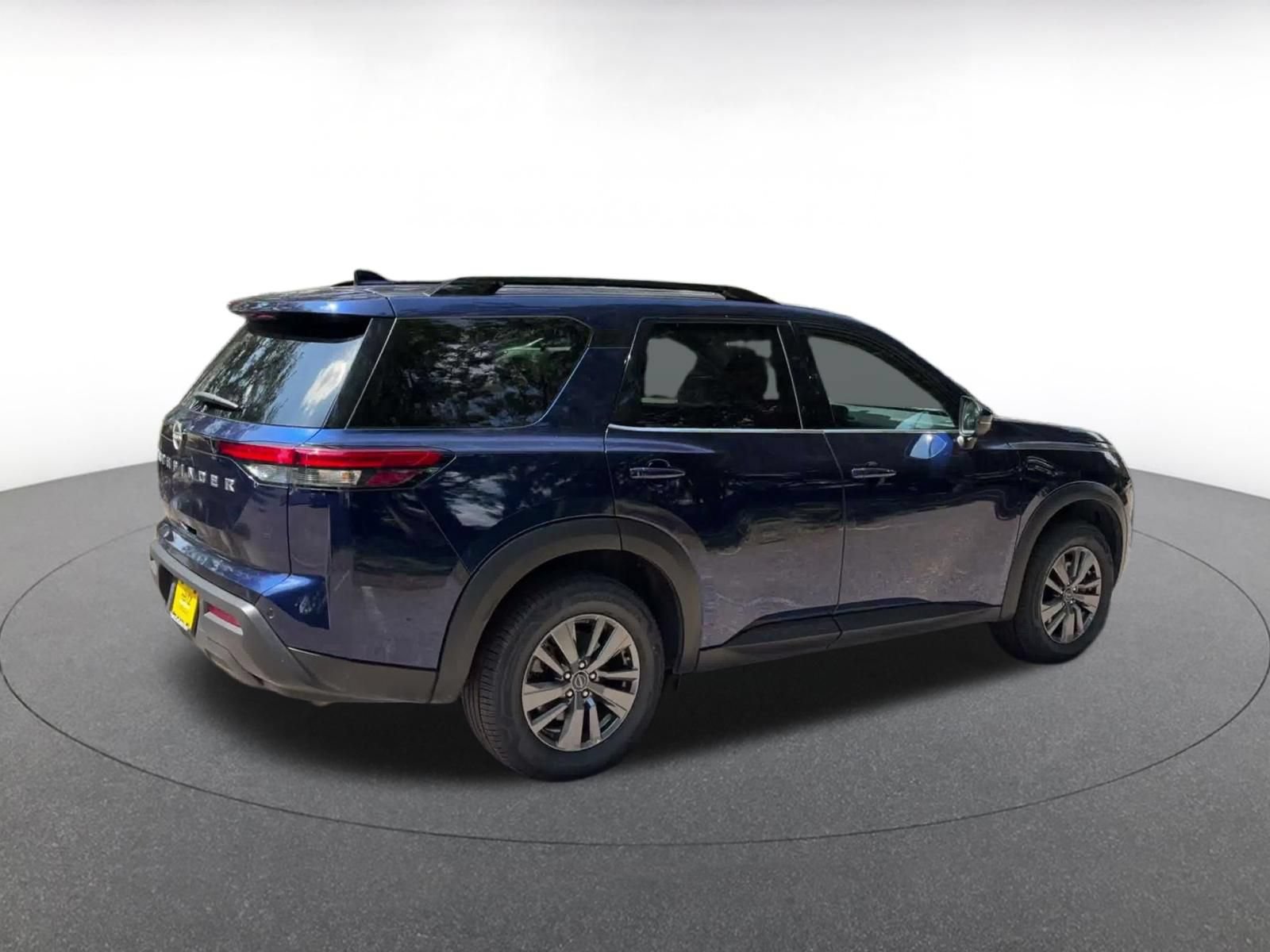 Used 2025 Nissan Pathfinder SV FWD image 14