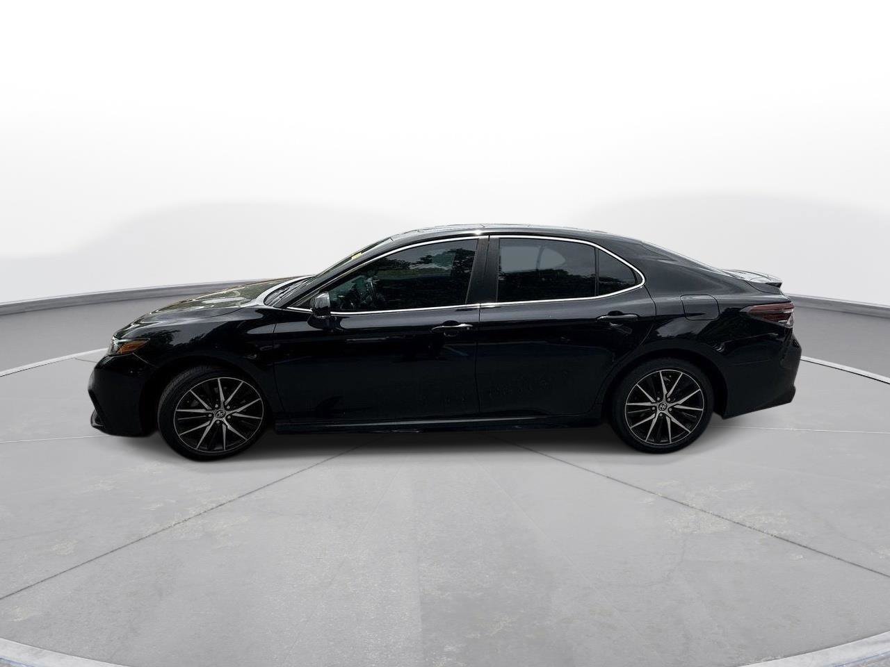 Certified 2022 Toyota Camry SE w/ Convenience Package FWD image 9