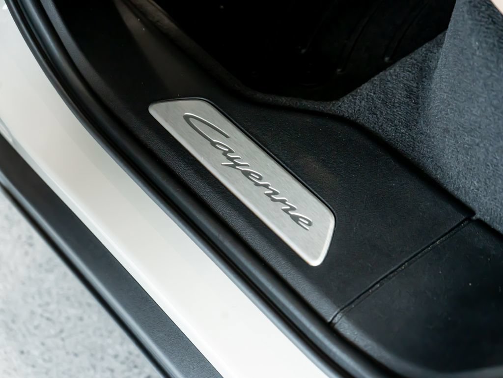 Certified 2025 Porsche Cayenne AWD/4WD image 23